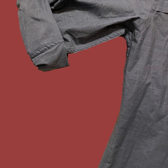 VAN Heusen Traveler Shirt, Men’s Small (S/P 14”-14 1/2”) - Picture 4 of 12